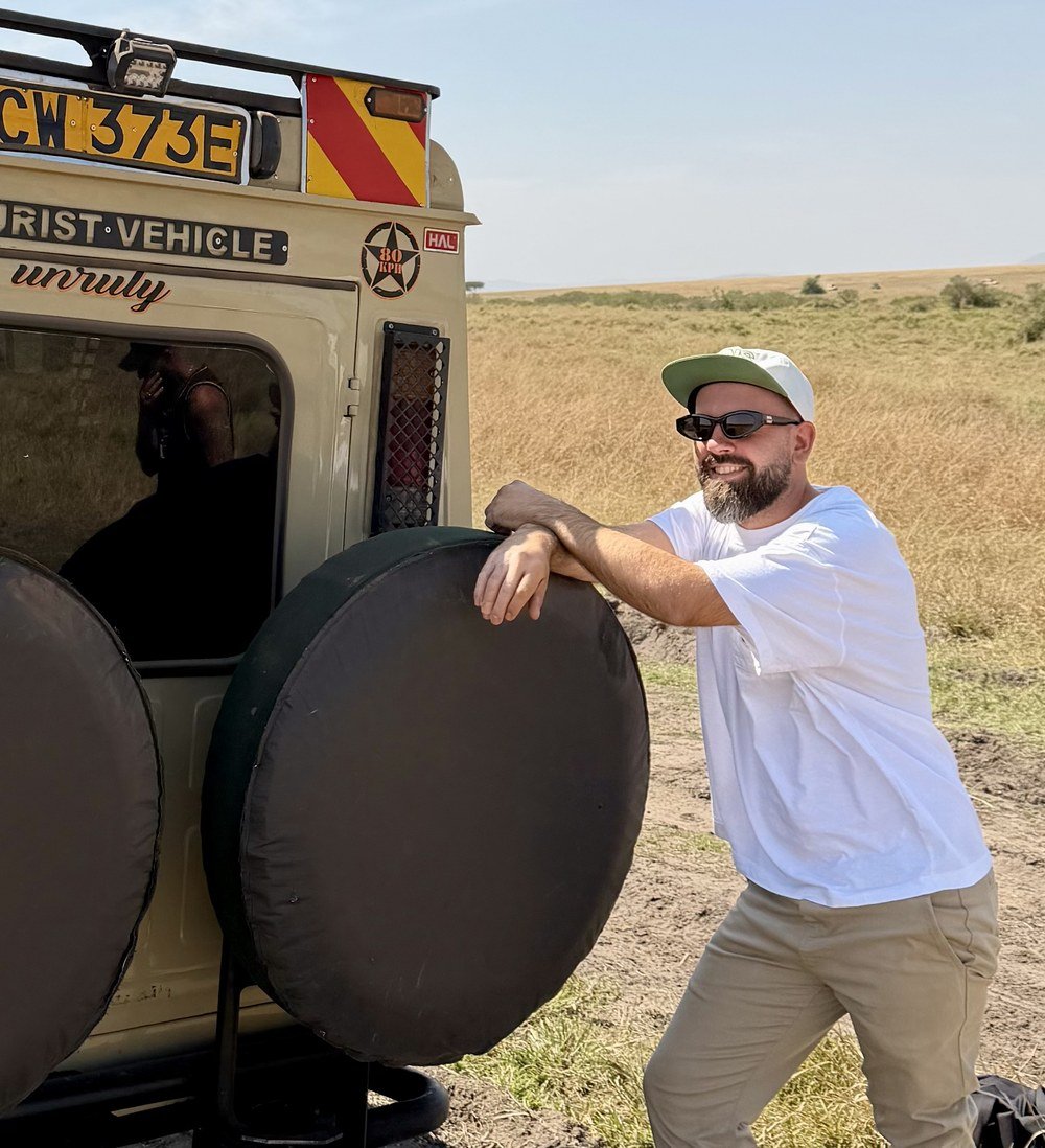Ramiro Brachmann, fundador de Pole Pole Tours, en un safari en Masai Mara